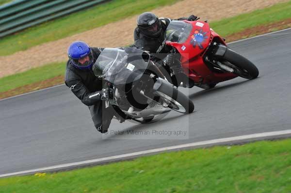 Mallory park Leicestershire;Mallory park photographs;Motorcycle action photographs;event digital images;eventdigitalimages;mallory park;no limits trackday;peter wileman photography;trackday;trackday digital images;trackday photos