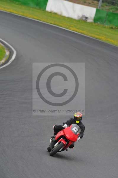 Mallory park Leicestershire;Mallory park photographs;Motorcycle action photographs;event digital images;eventdigitalimages;mallory park;no limits trackday;peter wileman photography;trackday;trackday digital images;trackday photos