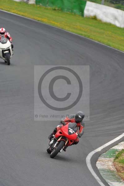 Mallory park Leicestershire;Mallory park photographs;Motorcycle action photographs;event digital images;eventdigitalimages;mallory park;no limits trackday;peter wileman photography;trackday;trackday digital images;trackday photos