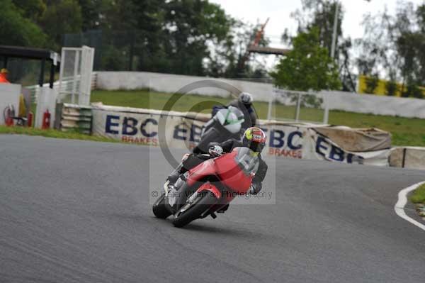 Mallory park Leicestershire;Mallory park photographs;Motorcycle action photographs;event digital images;eventdigitalimages;mallory park;no limits trackday;peter wileman photography;trackday;trackday digital images;trackday photos