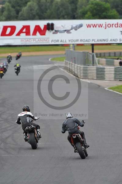 Mallory park Leicestershire;Mallory park photographs;Motorcycle action photographs;event digital images;eventdigitalimages;mallory park;no limits trackday;peter wileman photography;trackday;trackday digital images;trackday photos