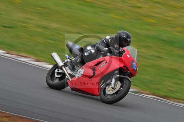 Mallory park Leicestershire;Mallory park photographs;Motorcycle action photographs;event digital images;eventdigitalimages;mallory park;no limits trackday;peter wileman photography;trackday;trackday digital images;trackday photos