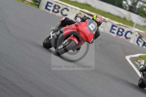 Mallory park Leicestershire;Mallory park photographs;Motorcycle action photographs;event digital images;eventdigitalimages;mallory park;no limits trackday;peter wileman photography;trackday;trackday digital images;trackday photos