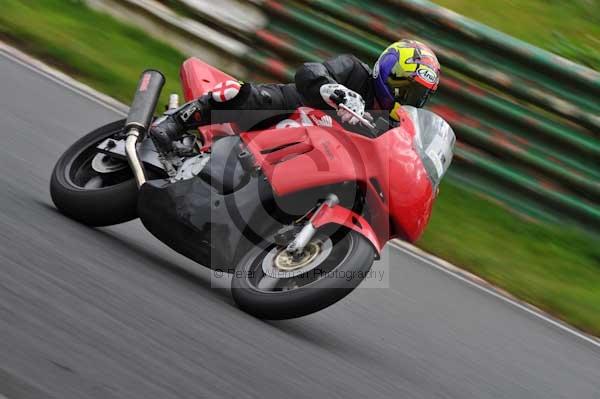 Mallory park Leicestershire;Mallory park photographs;Motorcycle action photographs;event digital images;eventdigitalimages;mallory park;no limits trackday;peter wileman photography;trackday;trackday digital images;trackday photos