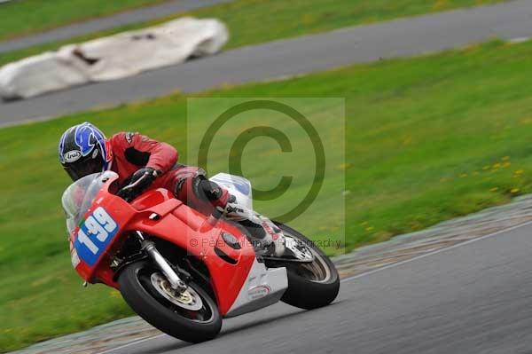 Mallory park Leicestershire;Mallory park photographs;Motorcycle action photographs;event digital images;eventdigitalimages;mallory park;no limits trackday;peter wileman photography;trackday;trackday digital images;trackday photos