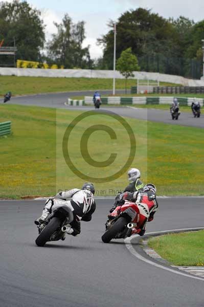 Mallory park Leicestershire;Mallory park photographs;Motorcycle action photographs;event digital images;eventdigitalimages;mallory park;no limits trackday;peter wileman photography;trackday;trackday digital images;trackday photos