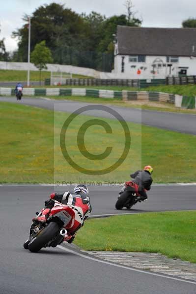 Mallory park Leicestershire;Mallory park photographs;Motorcycle action photographs;event digital images;eventdigitalimages;mallory park;no limits trackday;peter wileman photography;trackday;trackday digital images;trackday photos