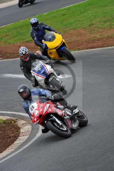 Mallory park Leicestershire;Mallory park photographs;Motorcycle action photographs;event digital images;eventdigitalimages;mallory park;no limits trackday;peter wileman photography;trackday;trackday digital images;trackday photos