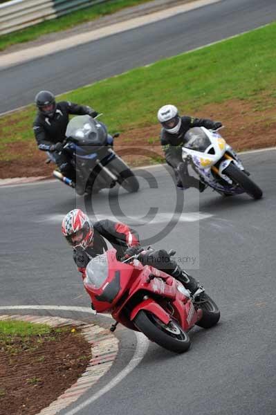 Mallory park Leicestershire;Mallory park photographs;Motorcycle action photographs;event digital images;eventdigitalimages;mallory park;no limits trackday;peter wileman photography;trackday;trackday digital images;trackday photos