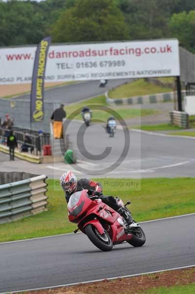 Mallory park Leicestershire;Mallory park photographs;Motorcycle action photographs;event digital images;eventdigitalimages;mallory park;no limits trackday;peter wileman photography;trackday;trackday digital images;trackday photos