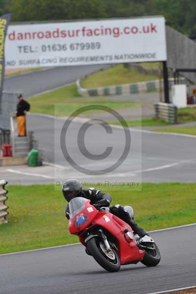 Mallory park Leicestershire;Mallory park photographs;Motorcycle action photographs;event digital images;eventdigitalimages;mallory park;no limits trackday;peter wileman photography;trackday;trackday digital images;trackday photos