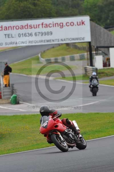 Mallory park Leicestershire;Mallory park photographs;Motorcycle action photographs;event digital images;eventdigitalimages;mallory park;no limits trackday;peter wileman photography;trackday;trackday digital images;trackday photos