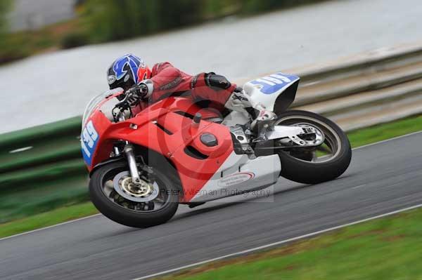 Mallory park Leicestershire;Mallory park photographs;Motorcycle action photographs;event digital images;eventdigitalimages;mallory park;no limits trackday;peter wileman photography;trackday;trackday digital images;trackday photos