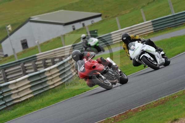 Mallory park Leicestershire;Mallory park photographs;Motorcycle action photographs;event digital images;eventdigitalimages;mallory park;no limits trackday;peter wileman photography;trackday;trackday digital images;trackday photos