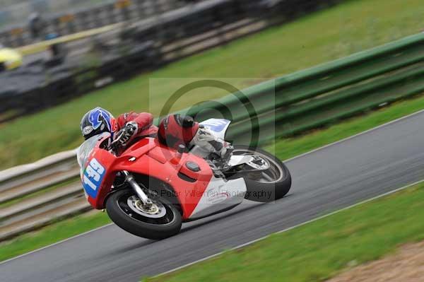 Mallory park Leicestershire;Mallory park photographs;Motorcycle action photographs;event digital images;eventdigitalimages;mallory park;no limits trackday;peter wileman photography;trackday;trackday digital images;trackday photos