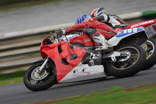 Mallory park Leicestershire;Mallory park photographs;Motorcycle action photographs;event digital images;eventdigitalimages;mallory park;no limits trackday;peter wileman photography;trackday;trackday digital images;trackday photos