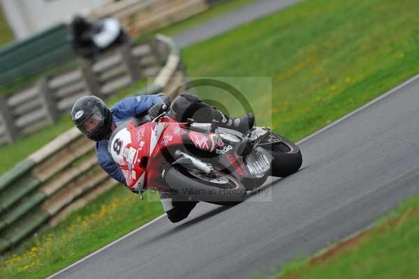 Mallory park Leicestershire;Mallory park photographs;Motorcycle action photographs;event digital images;eventdigitalimages;mallory park;no limits trackday;peter wileman photography;trackday;trackday digital images;trackday photos