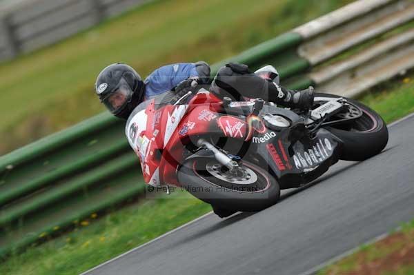 Mallory park Leicestershire;Mallory park photographs;Motorcycle action photographs;event digital images;eventdigitalimages;mallory park;no limits trackday;peter wileman photography;trackday;trackday digital images;trackday photos