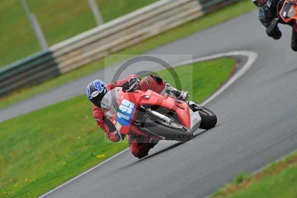 Mallory park Leicestershire;Mallory park photographs;Motorcycle action photographs;event digital images;eventdigitalimages;mallory park;no limits trackday;peter wileman photography;trackday;trackday digital images;trackday photos