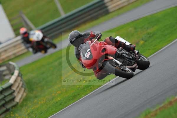 Mallory park Leicestershire;Mallory park photographs;Motorcycle action photographs;event digital images;eventdigitalimages;mallory park;no limits trackday;peter wileman photography;trackday;trackday digital images;trackday photos