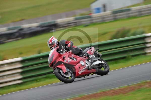 Mallory park Leicestershire;Mallory park photographs;Motorcycle action photographs;event digital images;eventdigitalimages;mallory park;no limits trackday;peter wileman photography;trackday;trackday digital images;trackday photos
