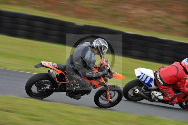 Mallory park Leicestershire;Mallory park photographs;Motorcycle action photographs;event digital images;eventdigitalimages;mallory park;no limits trackday;peter wileman photography;trackday;trackday digital images;trackday photos