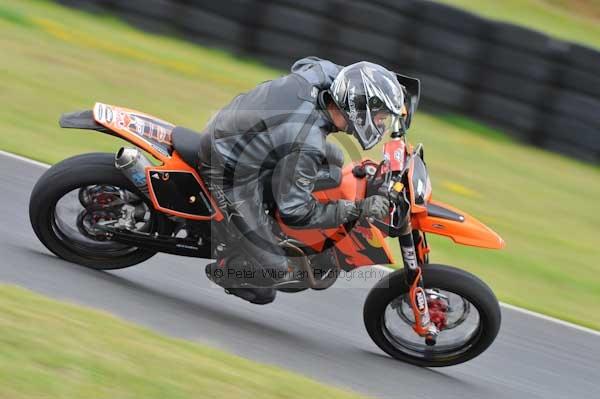 Mallory park Leicestershire;Mallory park photographs;Motorcycle action photographs;event digital images;eventdigitalimages;mallory park;no limits trackday;peter wileman photography;trackday;trackday digital images;trackday photos