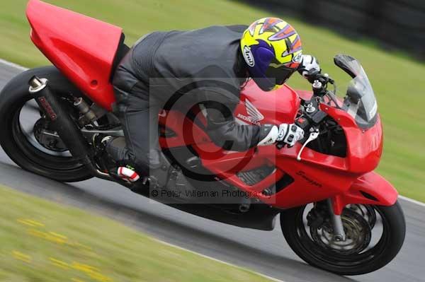 Mallory park Leicestershire;Mallory park photographs;Motorcycle action photographs;event digital images;eventdigitalimages;mallory park;no limits trackday;peter wileman photography;trackday;trackday digital images;trackday photos