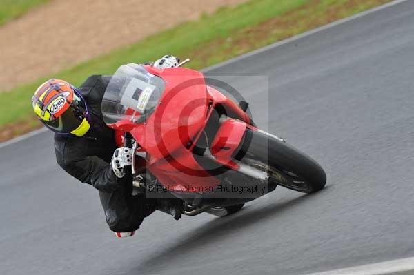 Mallory park Leicestershire;Mallory park photographs;Motorcycle action photographs;event digital images;eventdigitalimages;mallory park;no limits trackday;peter wileman photography;trackday;trackday digital images;trackday photos