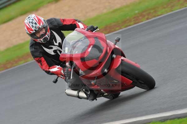 Mallory park Leicestershire;Mallory park photographs;Motorcycle action photographs;event digital images;eventdigitalimages;mallory park;no limits trackday;peter wileman photography;trackday;trackday digital images;trackday photos