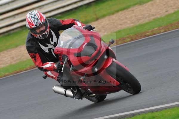 Mallory park Leicestershire;Mallory park photographs;Motorcycle action photographs;event digital images;eventdigitalimages;mallory park;no limits trackday;peter wileman photography;trackday;trackday digital images;trackday photos