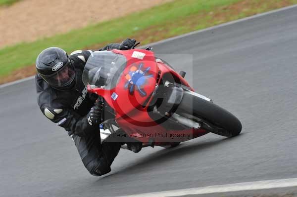 Mallory park Leicestershire;Mallory park photographs;Motorcycle action photographs;event digital images;eventdigitalimages;mallory park;no limits trackday;peter wileman photography;trackday;trackday digital images;trackday photos