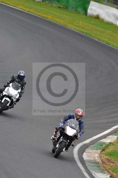 Mallory park Leicestershire;Mallory park photographs;Motorcycle action photographs;event digital images;eventdigitalimages;mallory park;no limits trackday;peter wileman photography;trackday;trackday digital images;trackday photos