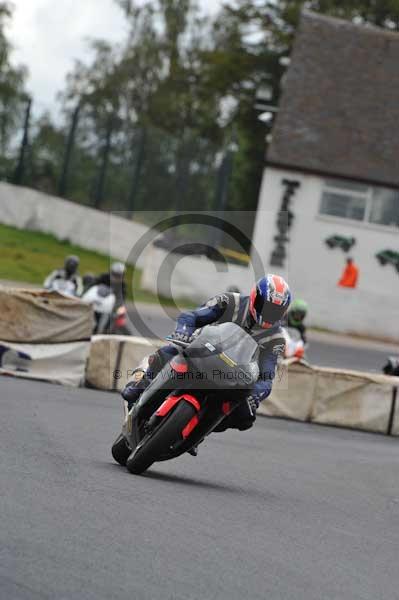 Mallory park Leicestershire;Mallory park photographs;Motorcycle action photographs;event digital images;eventdigitalimages;mallory park;no limits trackday;peter wileman photography;trackday;trackday digital images;trackday photos
