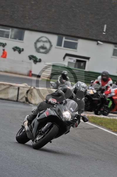 Mallory park Leicestershire;Mallory park photographs;Motorcycle action photographs;event digital images;eventdigitalimages;mallory park;no limits trackday;peter wileman photography;trackday;trackday digital images;trackday photos