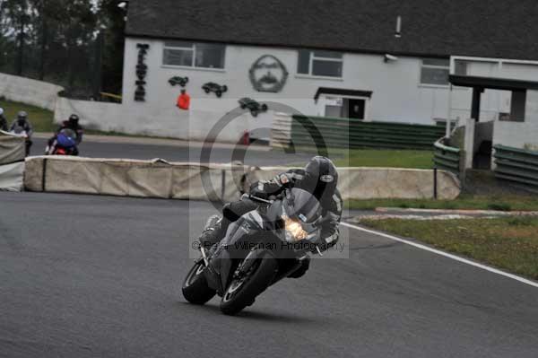 Mallory park Leicestershire;Mallory park photographs;Motorcycle action photographs;event digital images;eventdigitalimages;mallory park;no limits trackday;peter wileman photography;trackday;trackday digital images;trackday photos