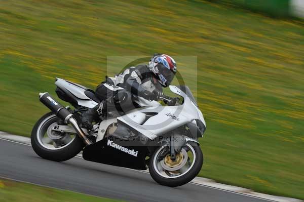 Mallory park Leicestershire;Mallory park photographs;Motorcycle action photographs;event digital images;eventdigitalimages;mallory park;no limits trackday;peter wileman photography;trackday;trackday digital images;trackday photos
