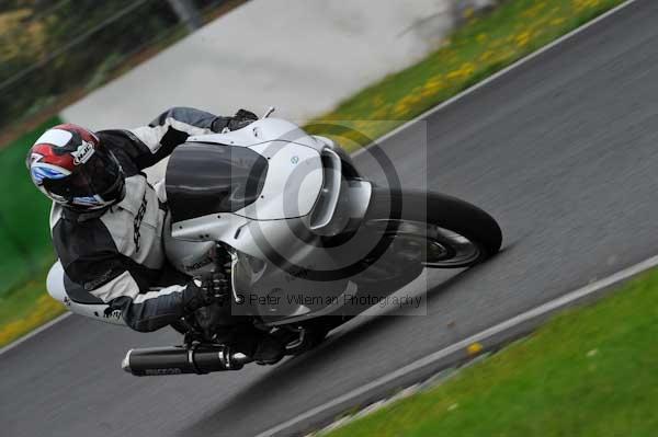Mallory park Leicestershire;Mallory park photographs;Motorcycle action photographs;event digital images;eventdigitalimages;mallory park;no limits trackday;peter wileman photography;trackday;trackday digital images;trackday photos