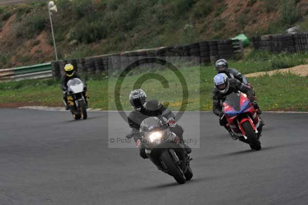 Mallory park Leicestershire;Mallory park photographs;Motorcycle action photographs;event digital images;eventdigitalimages;mallory park;no limits trackday;peter wileman photography;trackday;trackday digital images;trackday photos