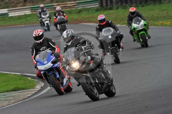 Mallory park Leicestershire;Mallory park photographs;Motorcycle action photographs;event digital images;eventdigitalimages;mallory park;no limits trackday;peter wileman photography;trackday;trackday digital images;trackday photos