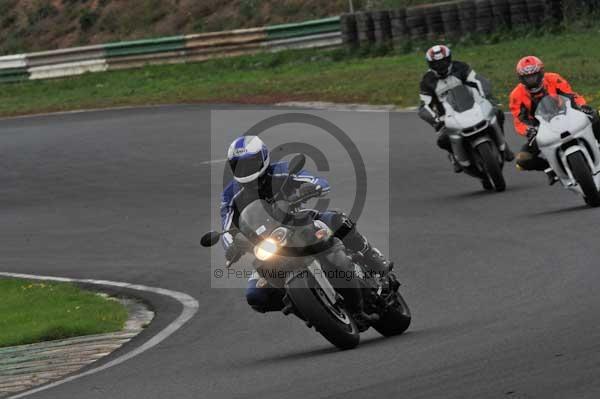 Mallory park Leicestershire;Mallory park photographs;Motorcycle action photographs;event digital images;eventdigitalimages;mallory park;no limits trackday;peter wileman photography;trackday;trackday digital images;trackday photos