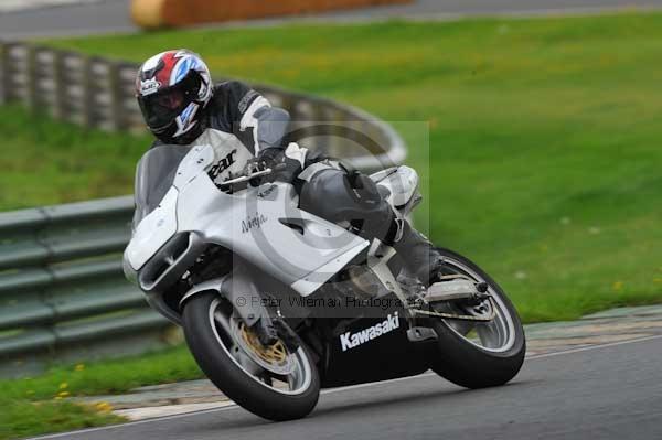 Mallory park Leicestershire;Mallory park photographs;Motorcycle action photographs;event digital images;eventdigitalimages;mallory park;no limits trackday;peter wileman photography;trackday;trackday digital images;trackday photos