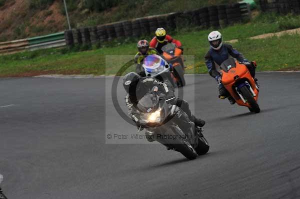 Mallory park Leicestershire;Mallory park photographs;Motorcycle action photographs;event digital images;eventdigitalimages;mallory park;no limits trackday;peter wileman photography;trackday;trackday digital images;trackday photos