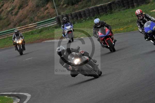 Mallory park Leicestershire;Mallory park photographs;Motorcycle action photographs;event digital images;eventdigitalimages;mallory park;no limits trackday;peter wileman photography;trackday;trackday digital images;trackday photos