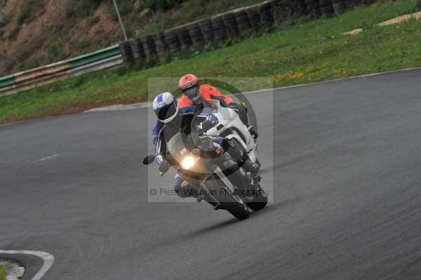 Mallory park Leicestershire;Mallory park photographs;Motorcycle action photographs;event digital images;eventdigitalimages;mallory park;no limits trackday;peter wileman photography;trackday;trackday digital images;trackday photos
