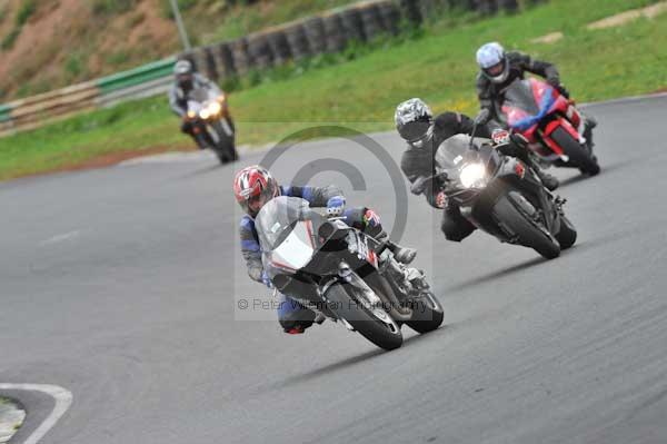 Mallory park Leicestershire;Mallory park photographs;Motorcycle action photographs;event digital images;eventdigitalimages;mallory park;no limits trackday;peter wileman photography;trackday;trackday digital images;trackday photos