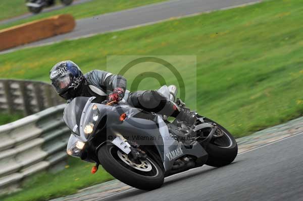 Mallory park Leicestershire;Mallory park photographs;Motorcycle action photographs;event digital images;eventdigitalimages;mallory park;no limits trackday;peter wileman photography;trackday;trackday digital images;trackday photos