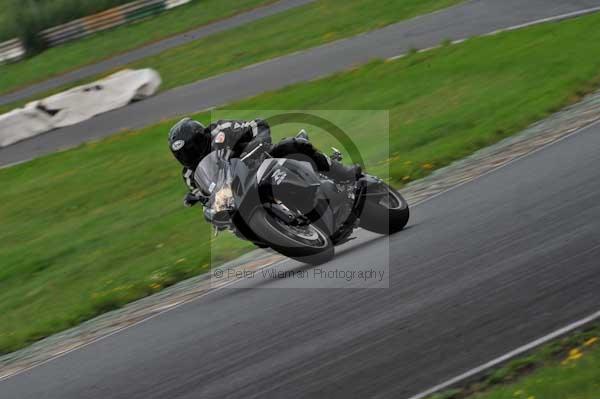 Mallory park Leicestershire;Mallory park photographs;Motorcycle action photographs;event digital images;eventdigitalimages;mallory park;no limits trackday;peter wileman photography;trackday;trackday digital images;trackday photos