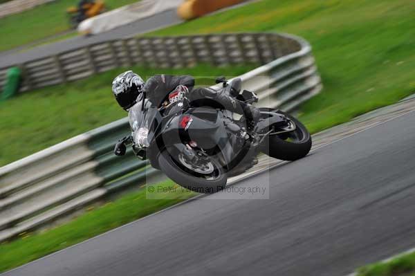 Mallory park Leicestershire;Mallory park photographs;Motorcycle action photographs;event digital images;eventdigitalimages;mallory park;no limits trackday;peter wileman photography;trackday;trackday digital images;trackday photos