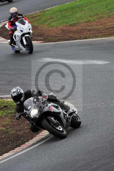 Mallory park Leicestershire;Mallory park photographs;Motorcycle action photographs;event digital images;eventdigitalimages;mallory park;no limits trackday;peter wileman photography;trackday;trackday digital images;trackday photos
